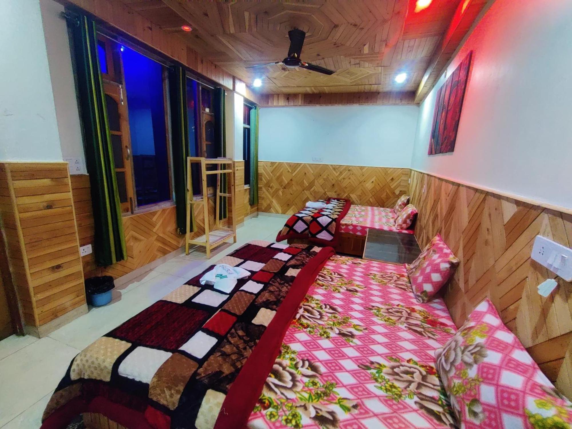 קאסול Chalo Chhalal Hotel & Cafe מראה חיצוני תמונה